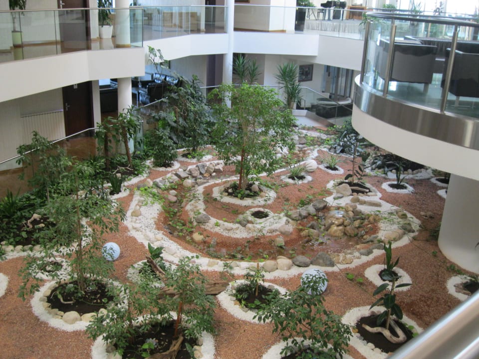 Schön gestaltetes Atrium Eurostars Queen of Montenegro