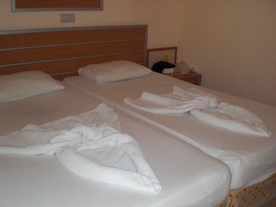 Bett Serenis Hotel