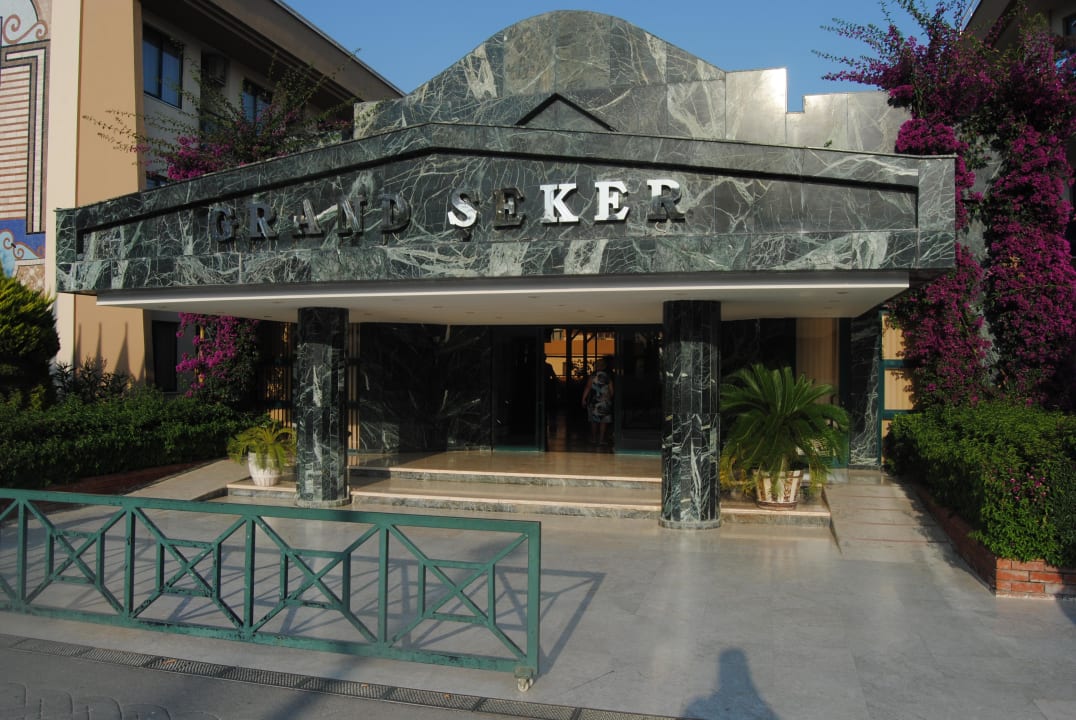 Eingang Grand Seker Hotel