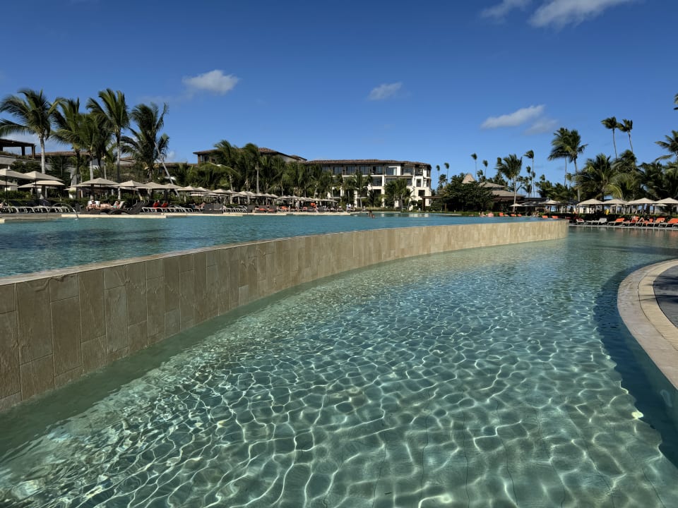 Pool Lopesan Costa Bávaro Resort, Spa & Casino