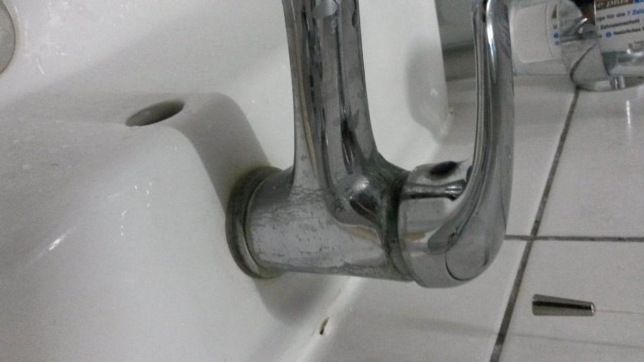 Unsaubere Badarmatur Apartments Ante