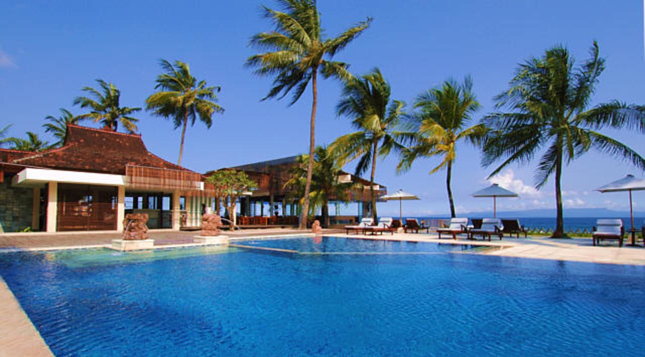 Pool at the Rama Candidasa with oceanview Ramayana Candidasa