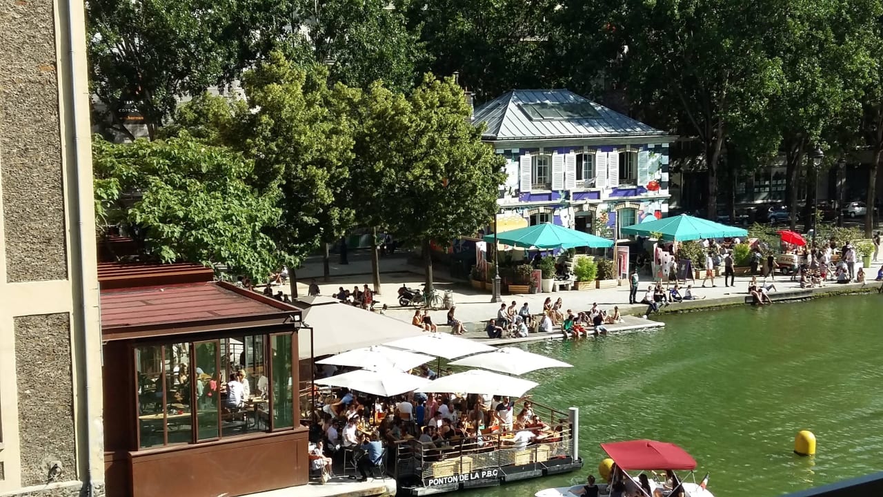 Blick auf gegenüberliegendes Ufer Holiday Inn Express Paris Canal de la Villette