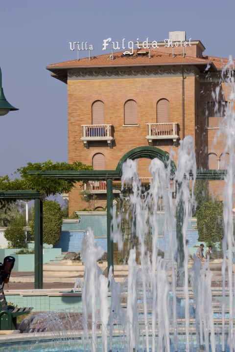 Fontane della piazza Primo Maggio Hotel Villa Fulgida