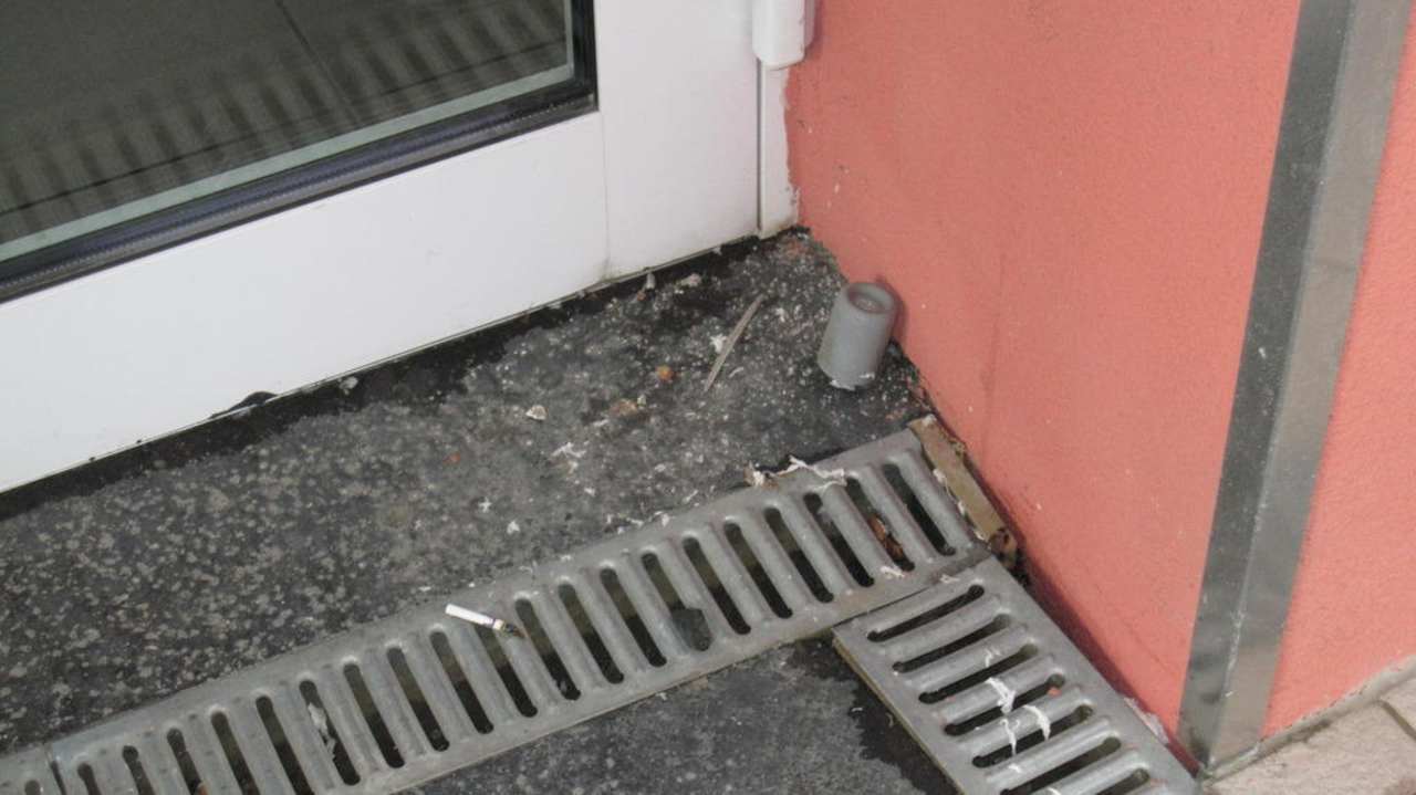 Dreck im Eingangbereich Premier Inn Wien City Hauptbahnhof