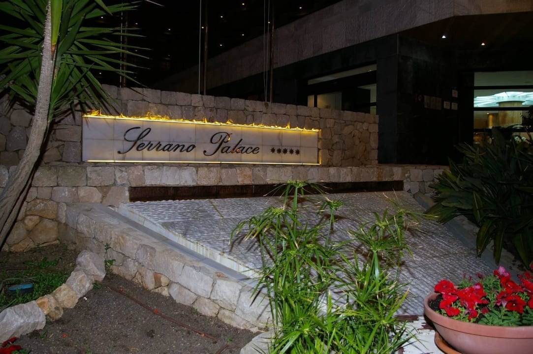 Eingangsbereich Hotel Serrano Palace