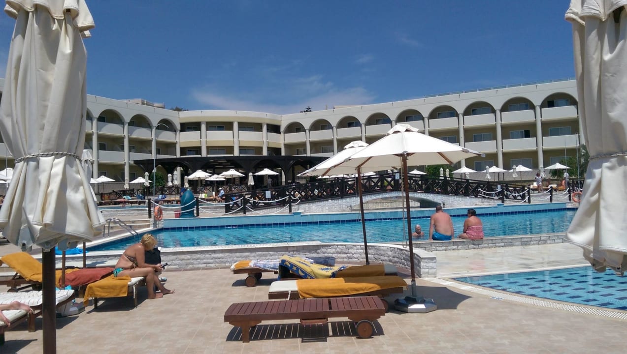 Blick zu unserem Zimmer  Hotel Kalithea Horizon Royal