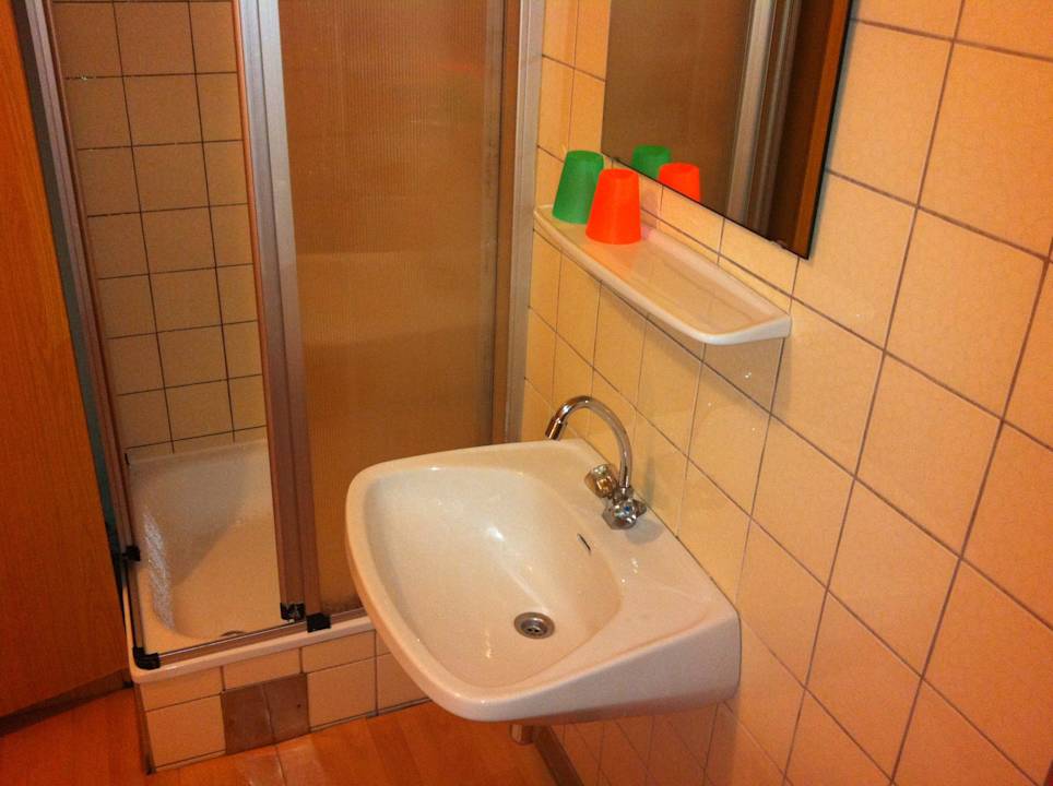 Zimmer 7 Duschecke Gästehaus Atzgersdorf