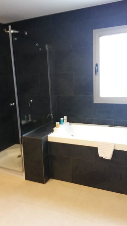 Badezimmer der Suite 501 R2 Romantic Fantasia Suites - Adults only