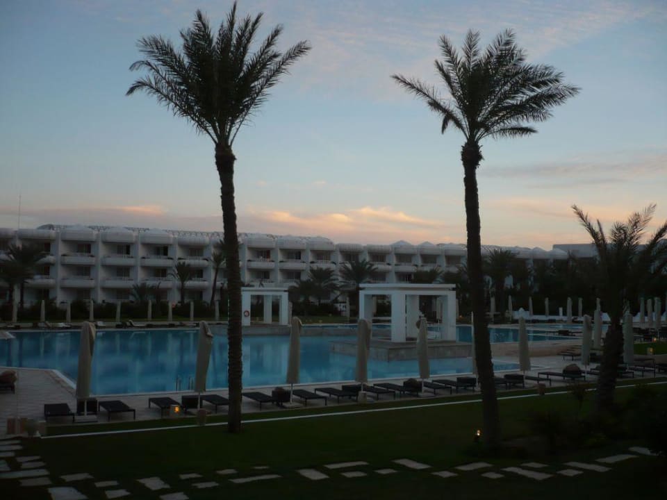 Blick aus der Suite in Richtung Hotel Radisson Blu Palace Resort & Thalasso Djerba