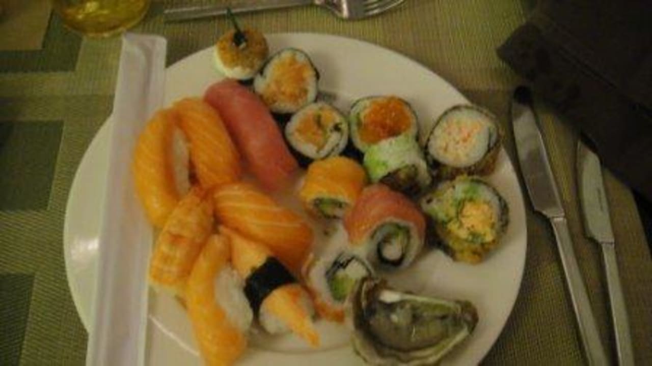 Sushi, 2-3 mal pro Woche im BlueOrange Restaurant The Westin Dubai Mina Seyahi Beach Resort & Marina