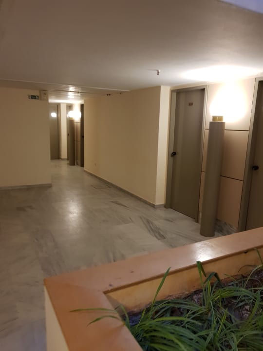 Außenansicht Santa Marina Beach