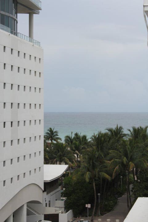 Ausblick Dachterrasse Richtung Strand The One50 Hotel, BW Signature Collection