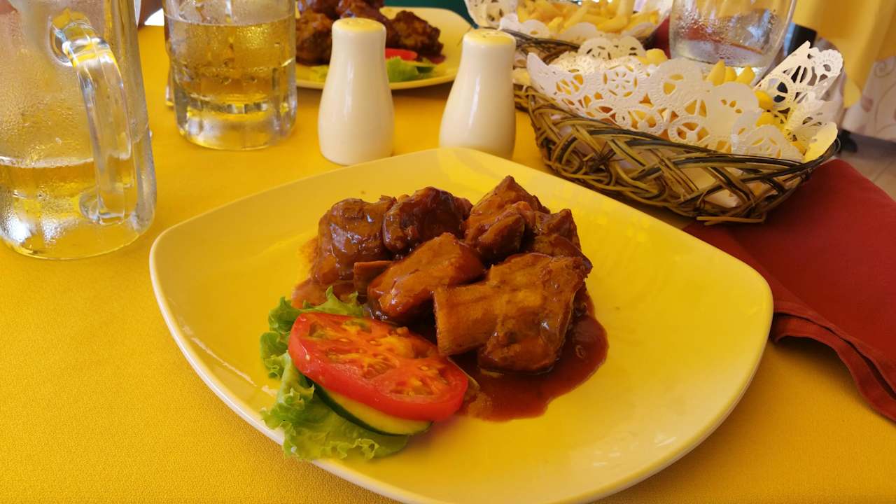 BBQ Rips Hotel The Flamboyant