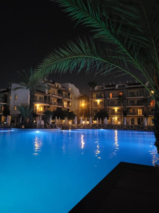 Pool Barut B Suites