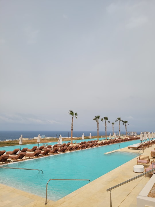 Pool The Royal Senses Resort, Curio Collection by Hilton