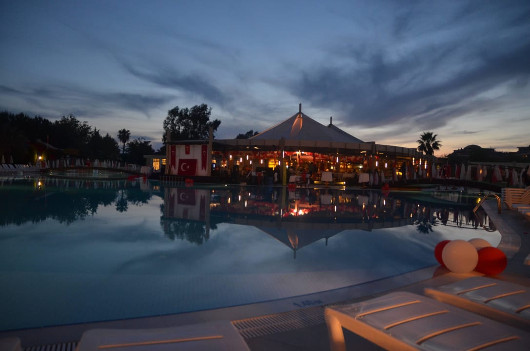 Pool mit Strandbar Sunis Elita Beach Resort & Spa