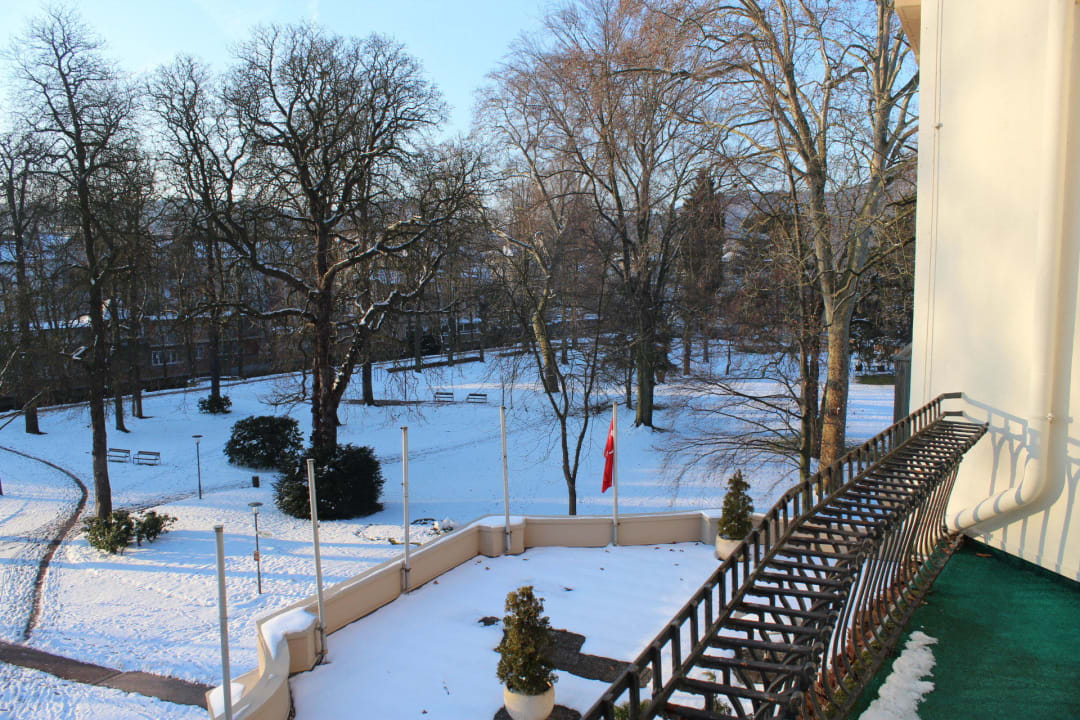 Blick auf den Park Parkhotel Kurhaus