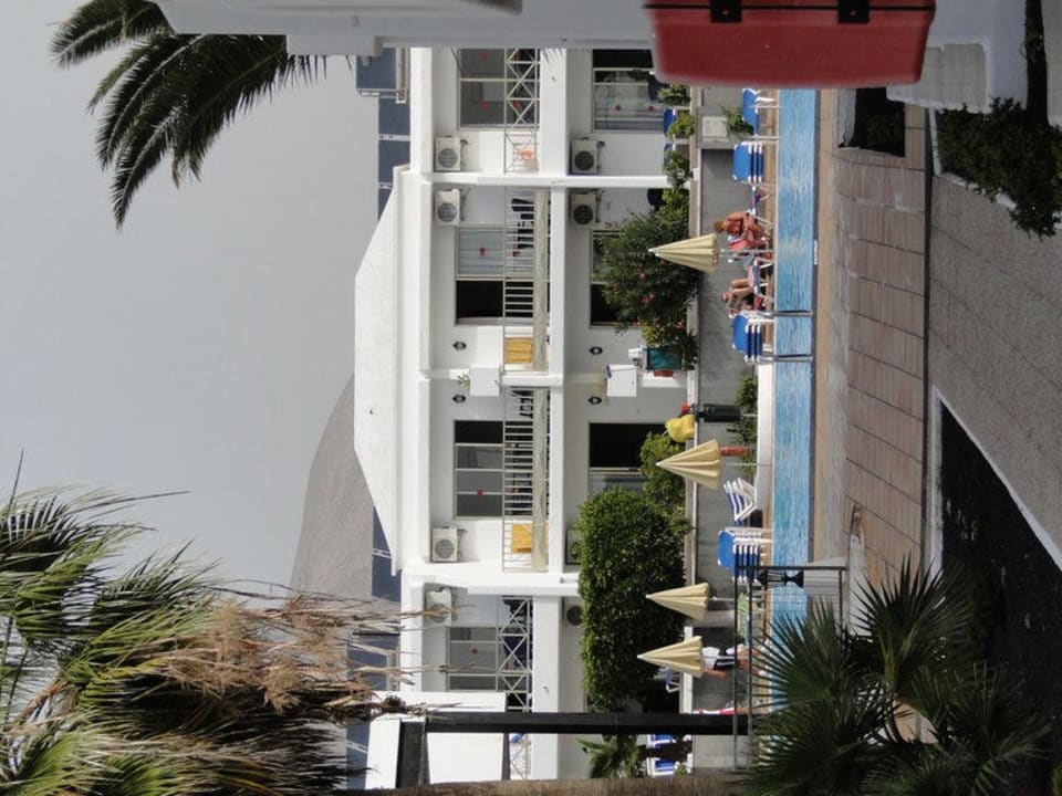 Pool mit Appartments Hotel Floresta