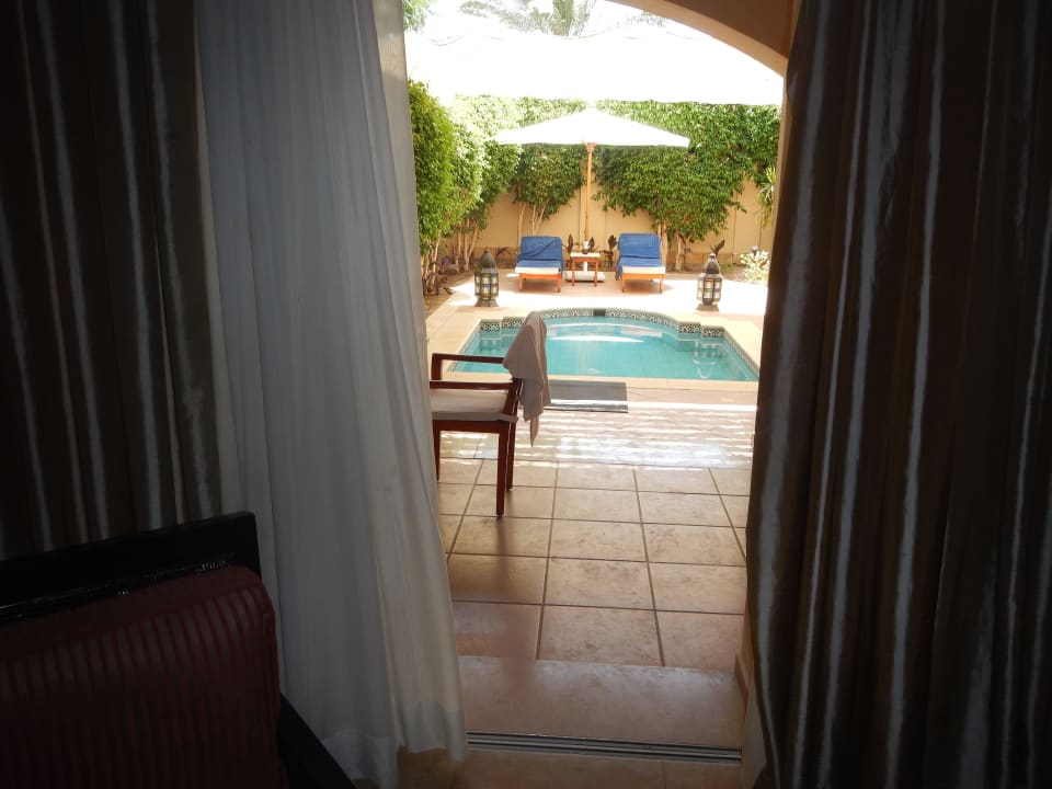 Blick von der Suite zur Terrasse mit Pool Hotel JAZ Makadi Star & Spa