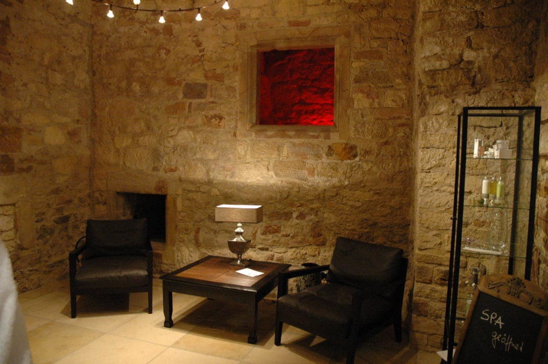 Sitzgelegenheit in der Nähe zur Lobby Hotel Schloss Waldeck