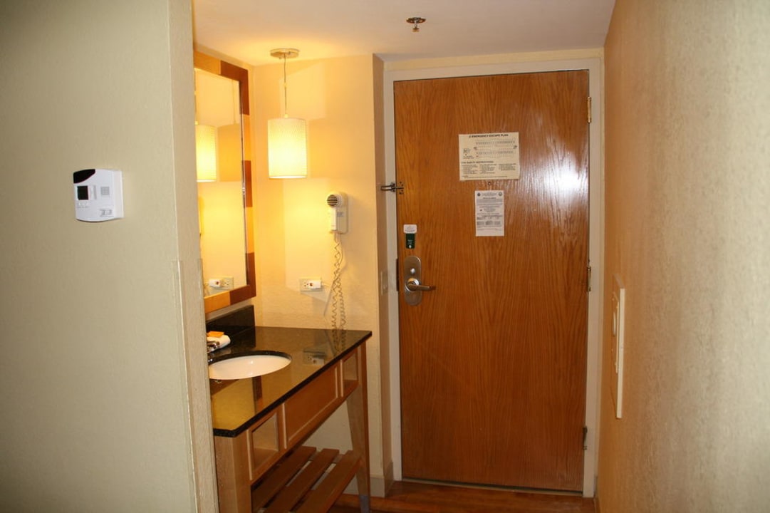 Eingangsbereich und Waschtisch Hotel La Quinta Inn & Suites Naples