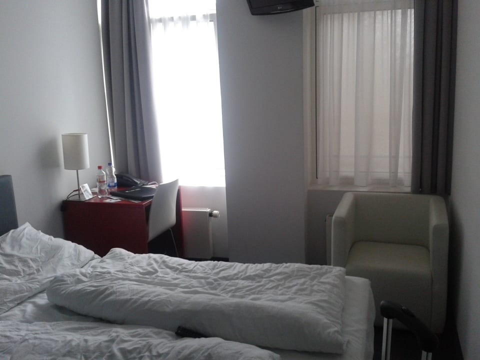 Bett / Fenster Garner Hotel Berlin - Gendarmenmarkt