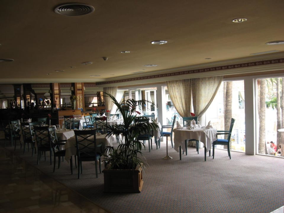 Blick ins Hauptrestaurant Hotel Riu Palace Oasis
