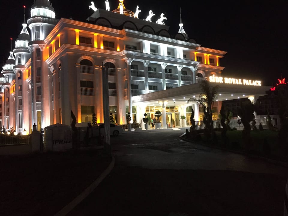 Bei Nacht Side Royal Palace Hotel & Spa