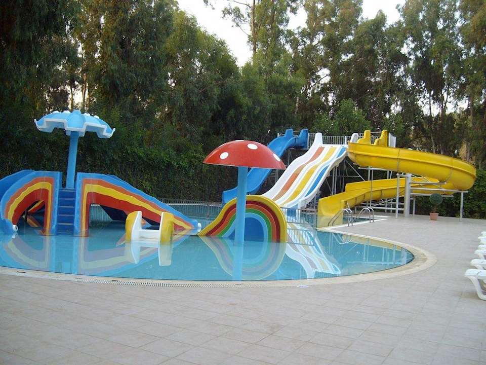 Verschiedene Rutschen für Groß und Klein. Top Hotel