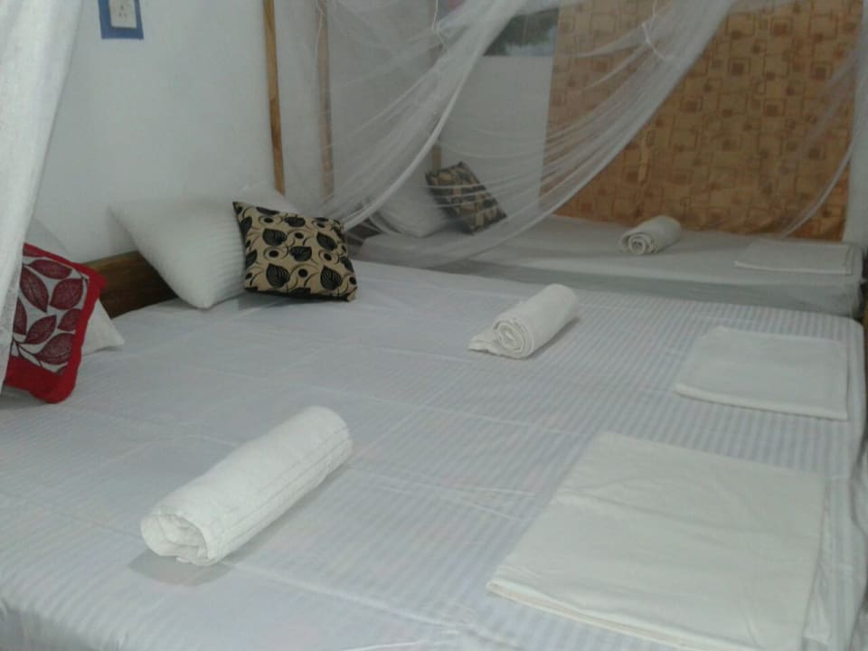 Zimmer Star Rest Beach Hotel Arugambay