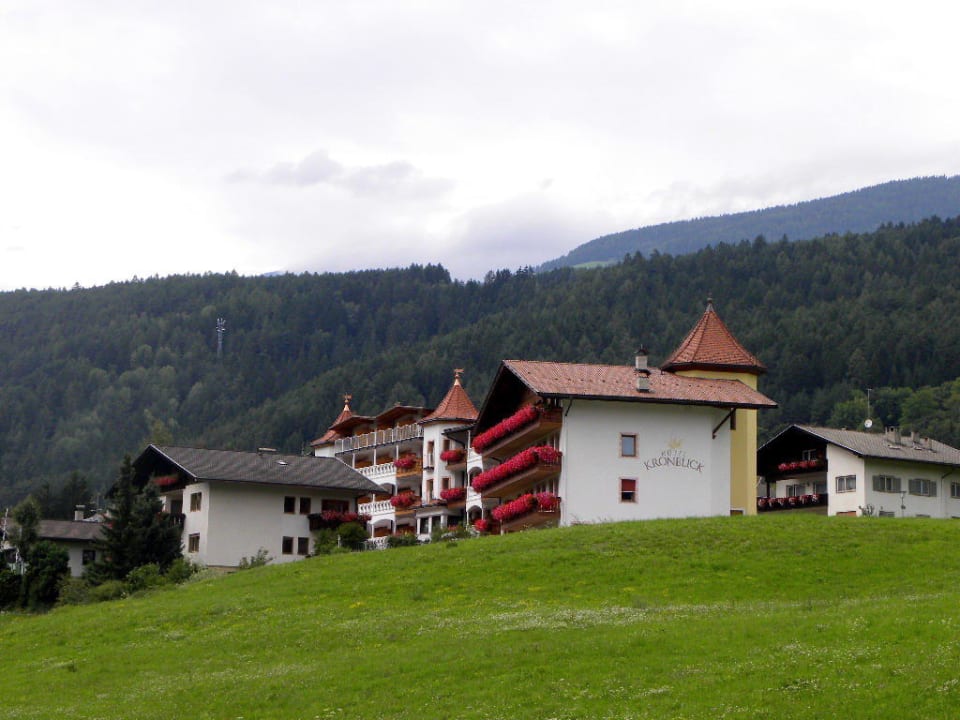 Vista hotel dalla strada Kronblick - Well-being Hotel