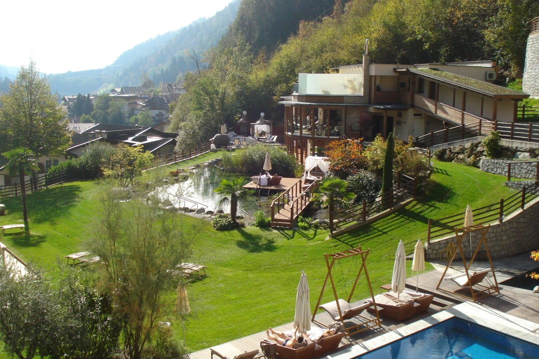 Blick vom Zimmer auf Saunawelt Quellenhof Luxury Resort Passeier