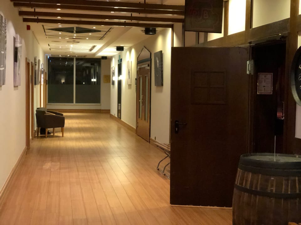 Gang zur Bar Leonardo Hotel Düsseldorf Airport - Ratingen