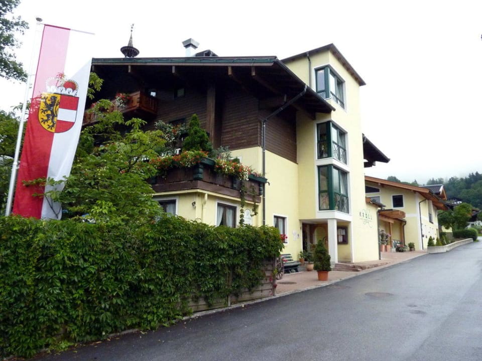 Vorderansicht mit Zubau Hotel Gasthof Kröll