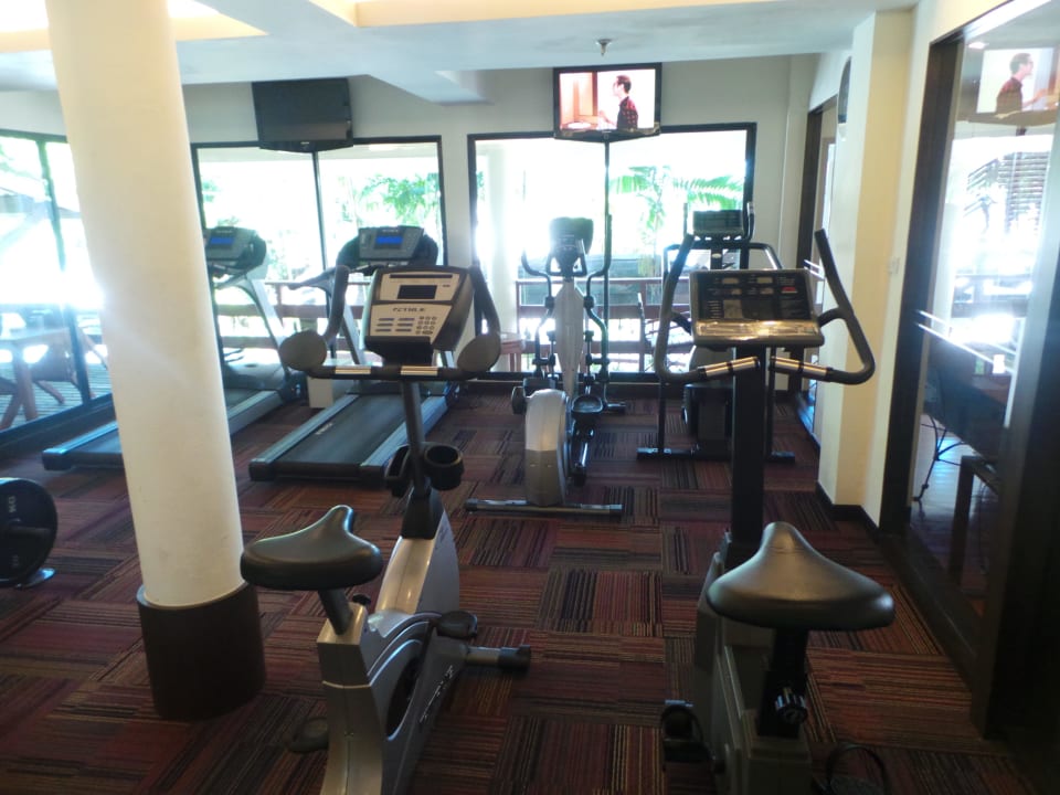 Ordentliche Ausstattung im Gym. Inkl. Wasser Cape Panwa Hotel
