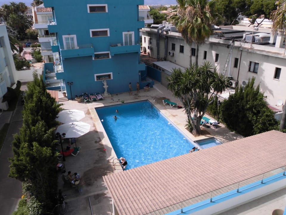 Blick seitlich vom Balkon UR Hotel Portofino