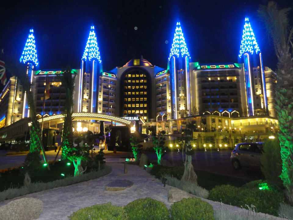 Die Lichter der Türme wechseln die Farbe Hotel Delphin Imperial