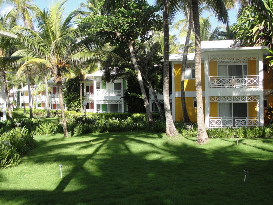 Ein paar der vielen Bungalows Hotel Riu Palace Bavaro