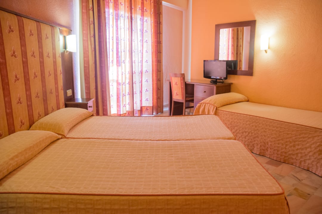 Zimmer Hotel Royal Costa