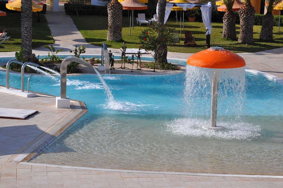Pool detail Hotel La Couronne