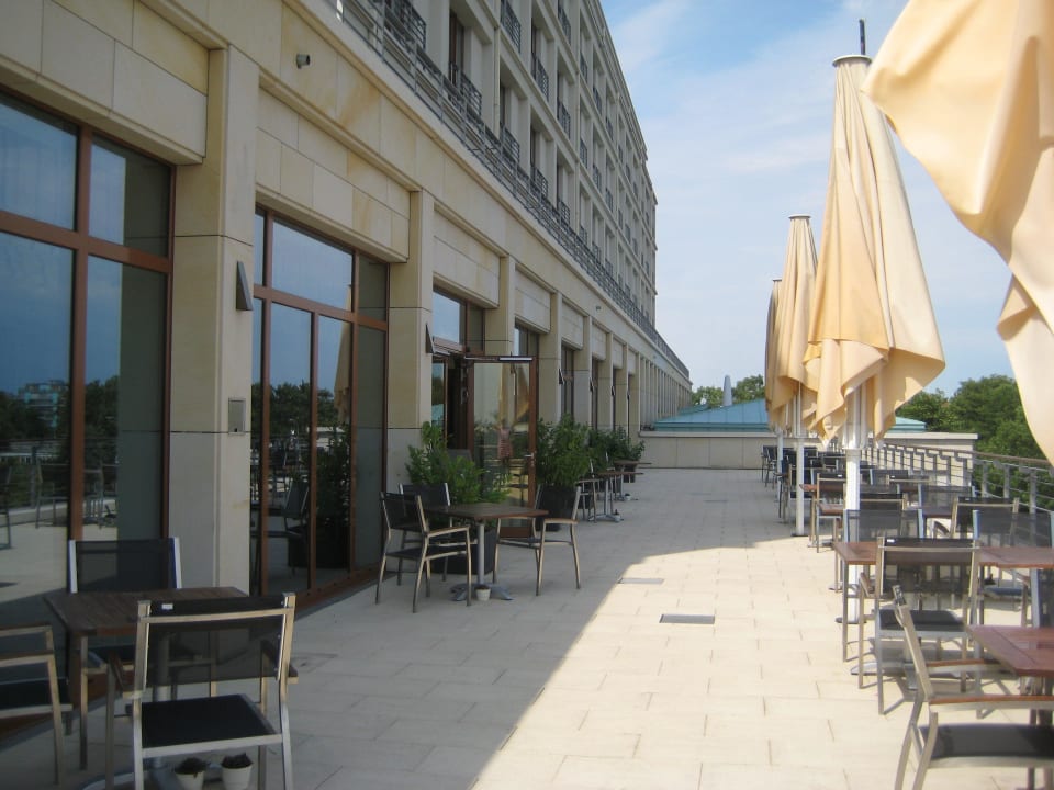 Außenterrasse Harbour View ATLANTIC Hotel Wilhelmshaven