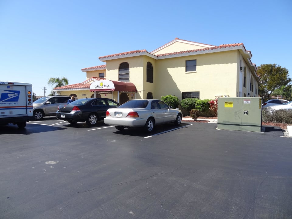 Motelparkplatz Casa Loma Motel on the Waterfront