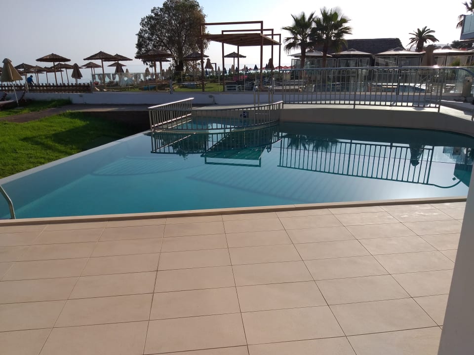 Pool HARPIN Happy Days Beach Hotel