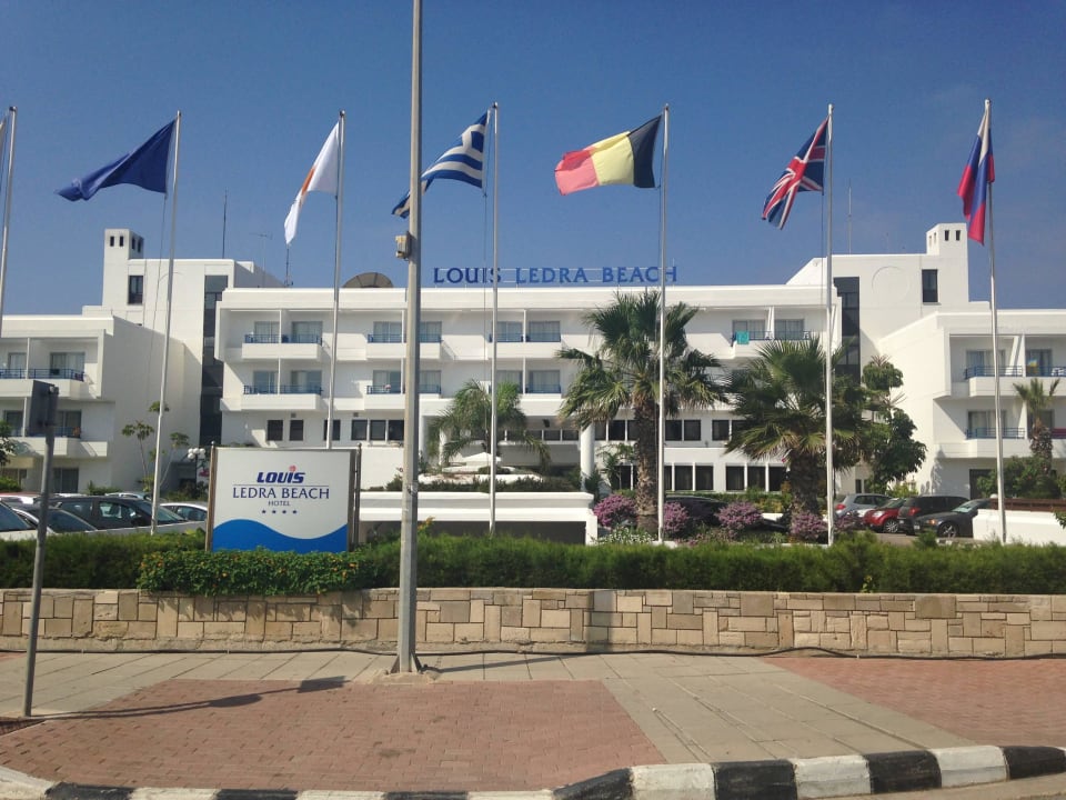 Eingang zum Hotel Louis Ledra Beach