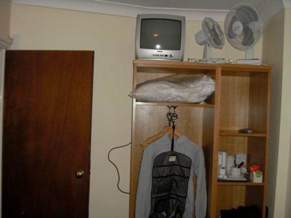 Kleiderschrank Hotel Edward