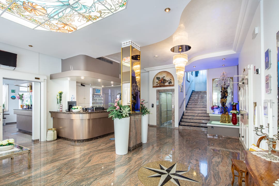 Lobby Hotel Alexander