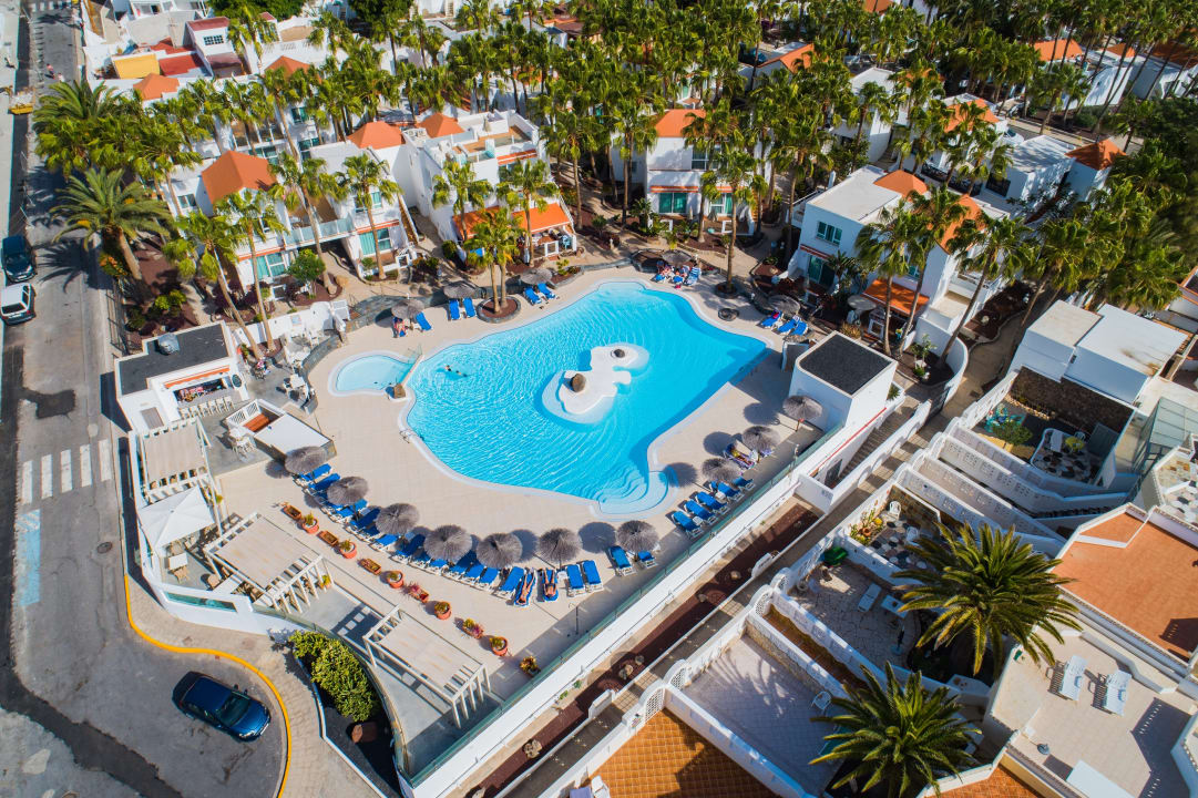 Pool Bahia Calma Beach