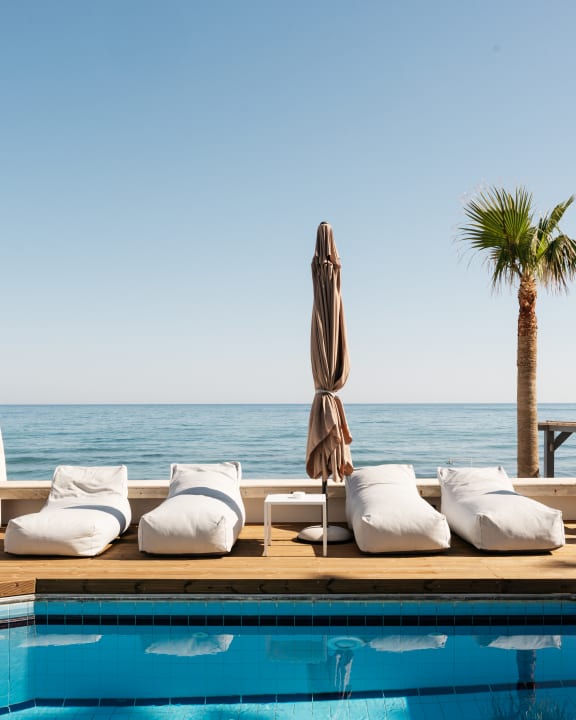 Pool Petradi Beach Lounge Hotel