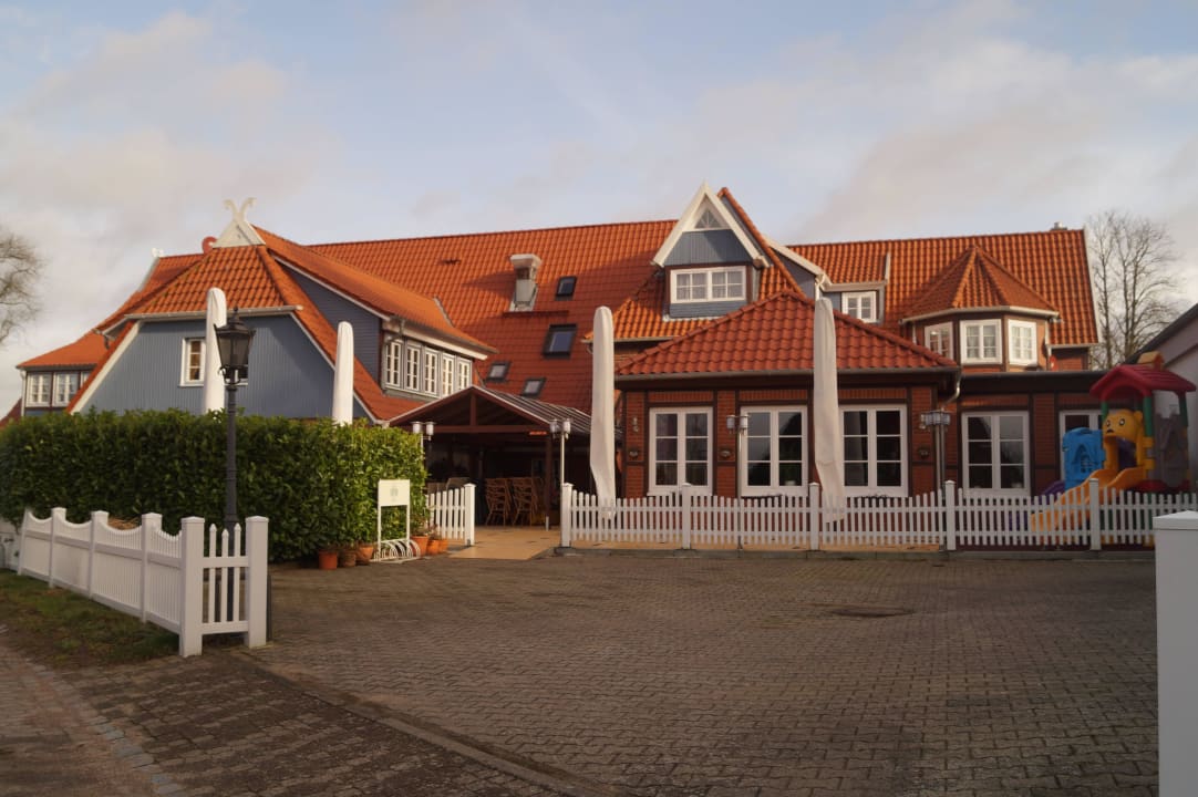 Terrasse mit Spielplatz Landhotel Gasthof Klempau